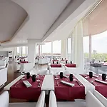 La Renaissance Hotel 