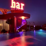 La Renaissance Hotel 